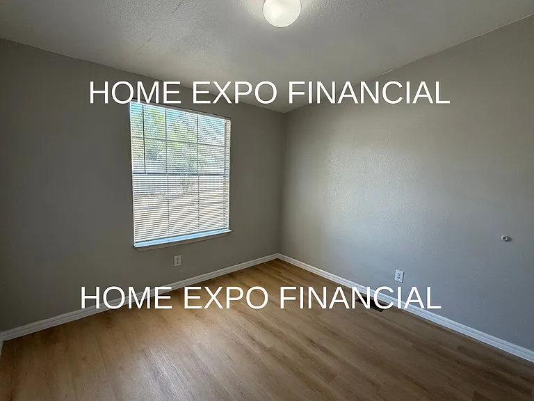 26590 Franklin Ave — Photo 27