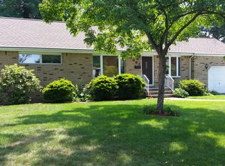 662 E Beverwyck Pl, Paramus, NJ 07652