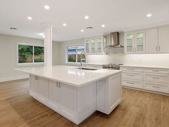 5th image of 276 Allenwood Dr