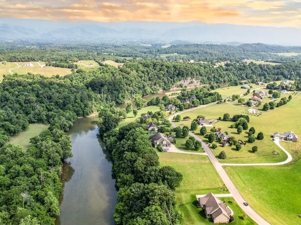 613 Waterstone Cir, Greeneville, TN 37745