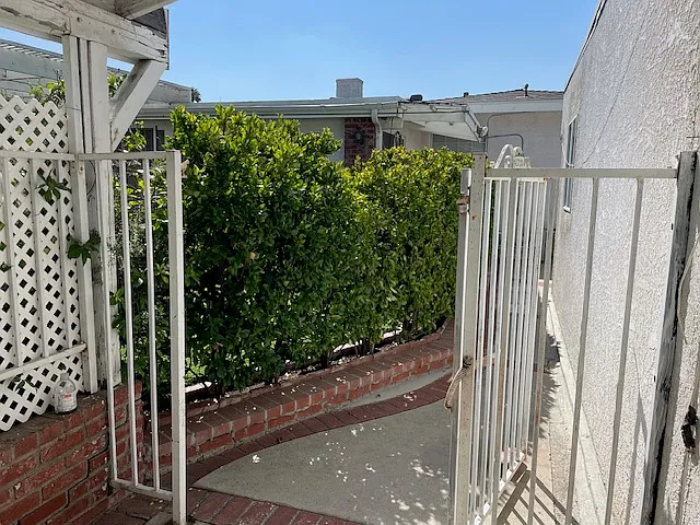 6210 Calvin Ave — Photo 38
