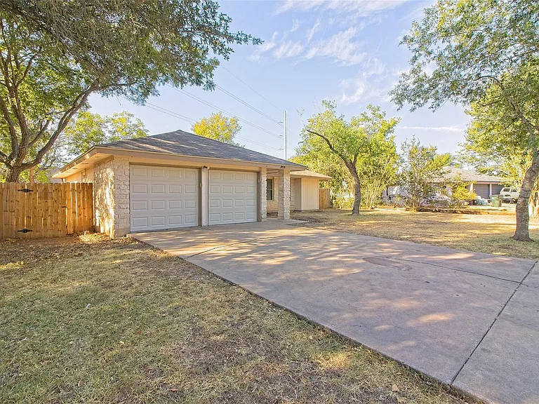 914 Garden Meadow Dr — Photo 3