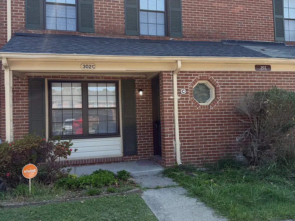 302 Circuit Ln