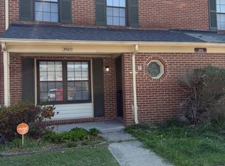 302 Circuit Ln, Newport News, VA 23608