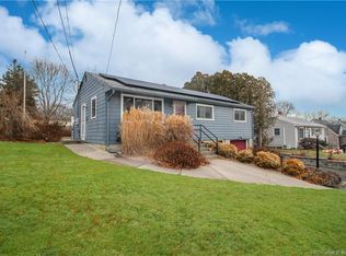 27 W Arch St, Pawcatuck, CT 06379