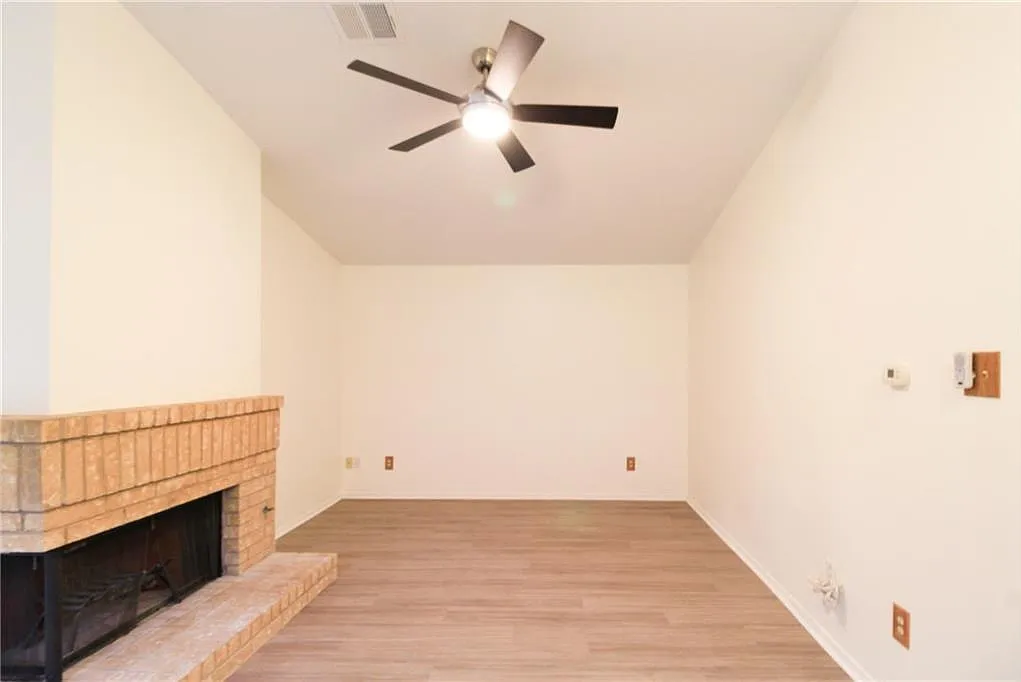 2 bed, 2.0 bath, 1006 sqft, $1,650 — Photo 2