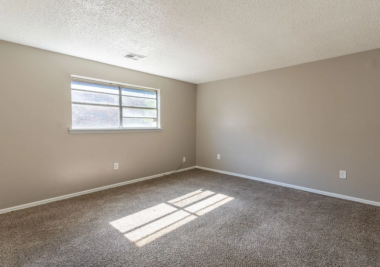 1521 Marydale Avenue — Photo 3
