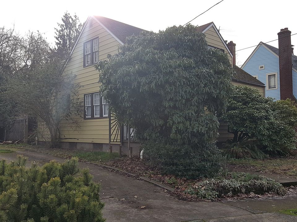 2nd image of 930 Tamarack St NE