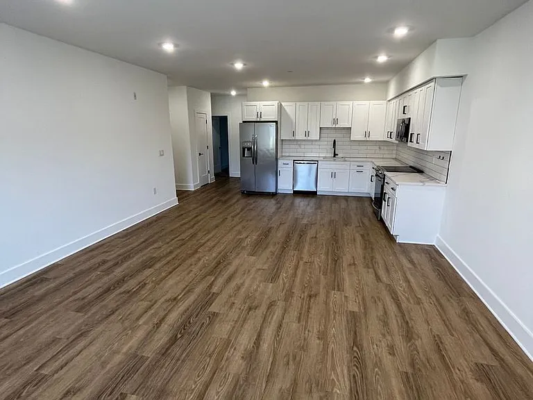 85 E Sharpnack St — Photo 16
