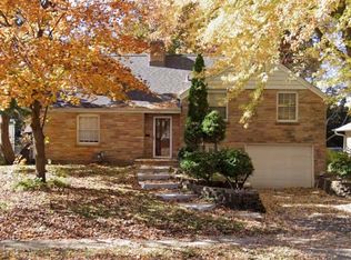 454 N Commonwealth Ave, Elgin, IL 60123