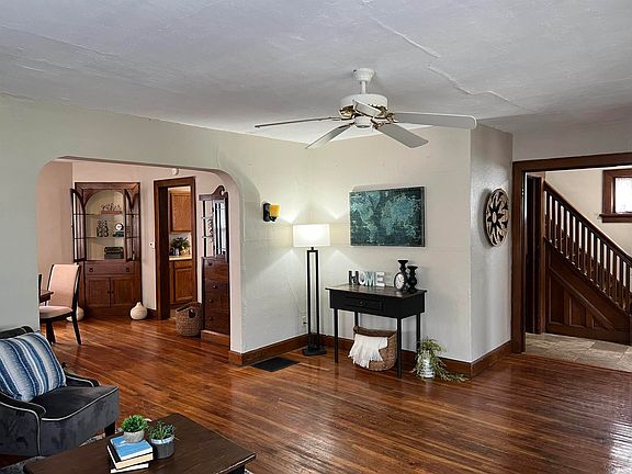 4th image of 223 S College Ave