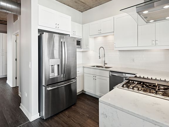 5th image of 50 E 16th St Unit 1008