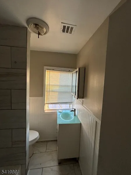 Building Photo - 84 Farley Ave #3