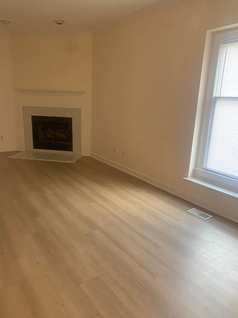 6133 Highcastle Court ~ Londonderry Townhome ~ Pets Negotiable ~ 3 brm~ 2 1/2 bath end unit — Photo 3