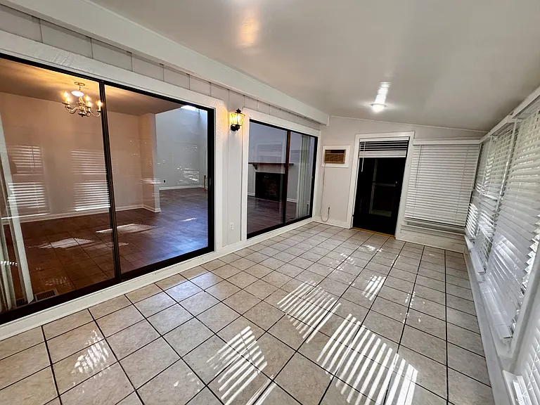 208 Lamplighter Cir — Photo 17