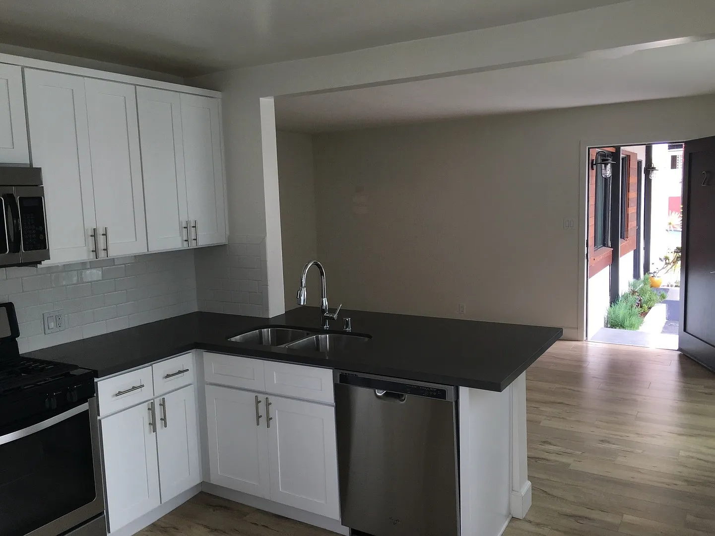 525 Indiana St — Photo 2