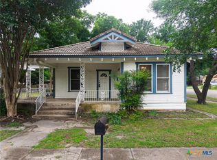 308 W 1st St, Lampasas, TX 76550