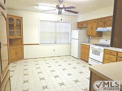 3rd image of 2420 Livenshire Dr