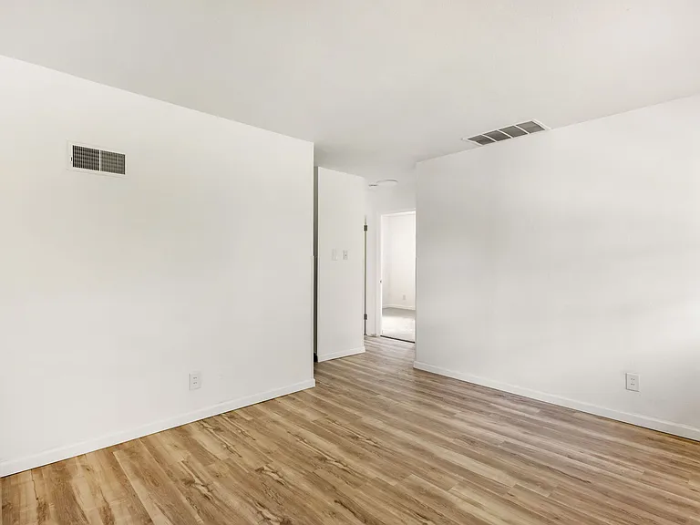 Kingston Apartments — Photo 9