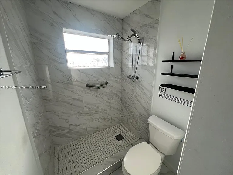 887 W 29th St #1 — Photo 6