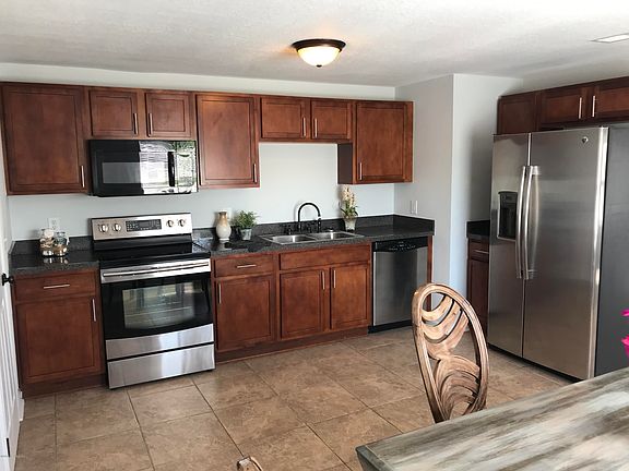 4th image of 2203 Luana Dr E