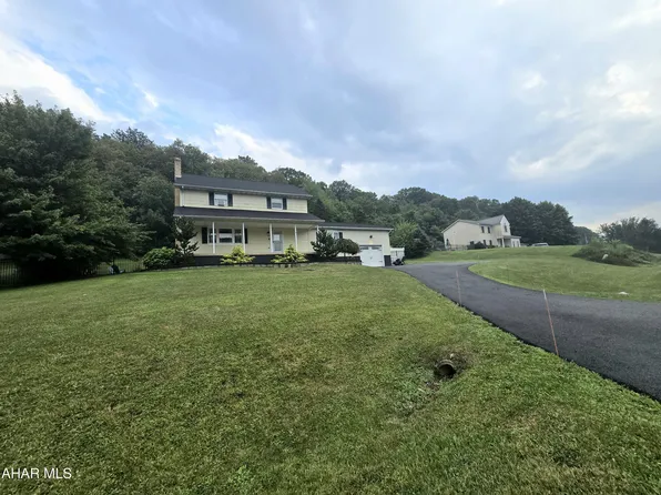 539 Scenic Dr, Hollidaysburg, PA 16648