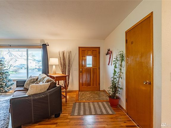 Entry closet to right