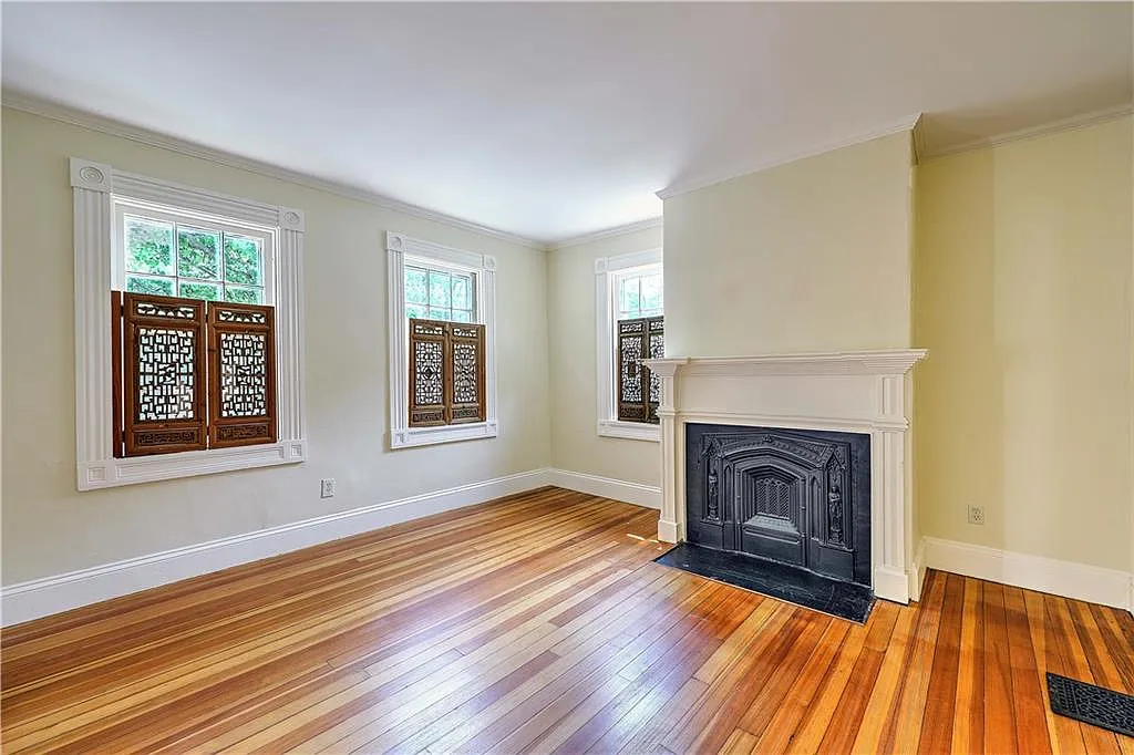 4 bed, 2.5 bath, 2500 sqft, $4,400 — Photo 4