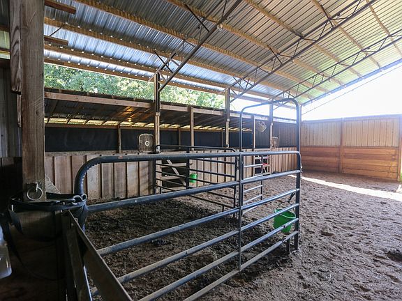 4th image of 2800 Reed Town Rd