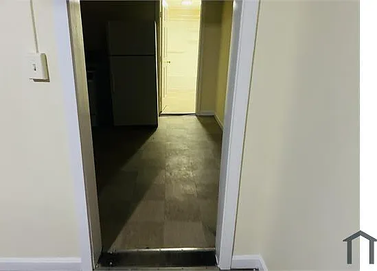 2 bed, 1000 sqft, $2,300 — Photo 2