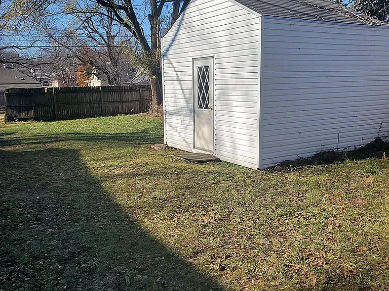 2049 N Benton Ave — Photo 1