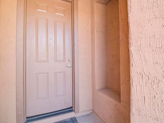 4th image of 1418 E Saddlebrook Ct