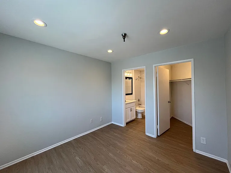 110 S Sweetzer Ave — Photo 110