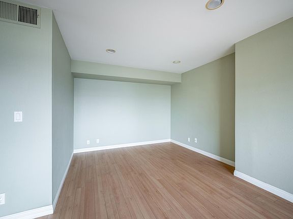 4th image of 316 N Maryland Ave Unit 303