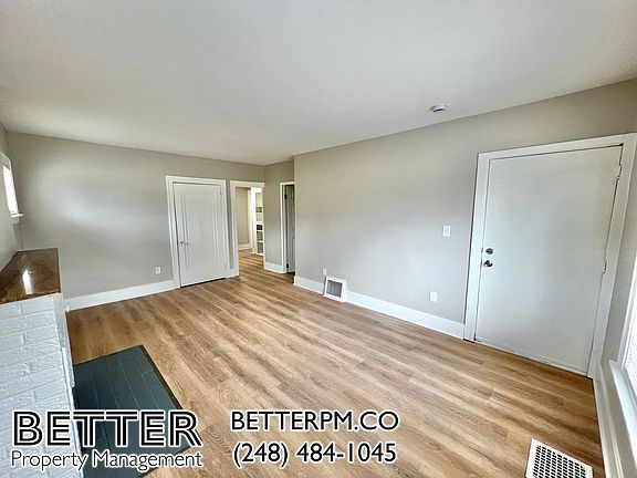 4th image of 104 Henderson St