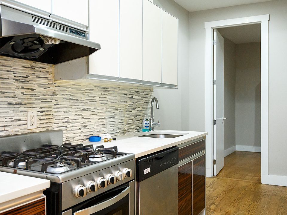 1st image of 126 Melrose St APT 1R