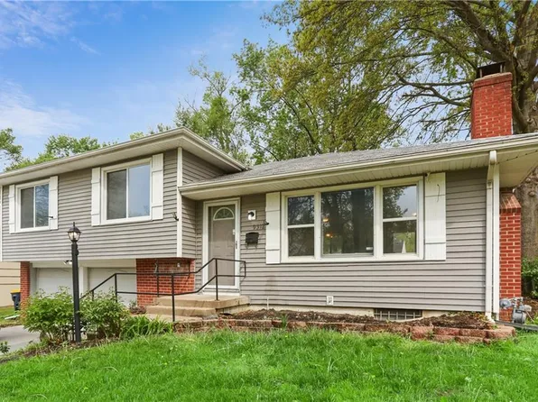 9312 Fairwood Dr, Kansas City, MO 64138