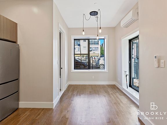 3rd image of 358 Irving Ave #1FR