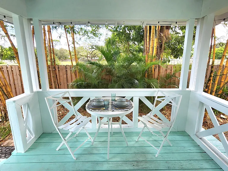 Covered front porch area