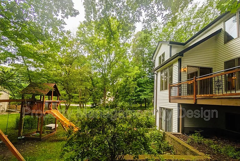 921 Vineland Ct — Photo 30