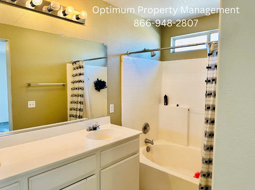Charming Single-Story Home in Snowline School District — Photo 4