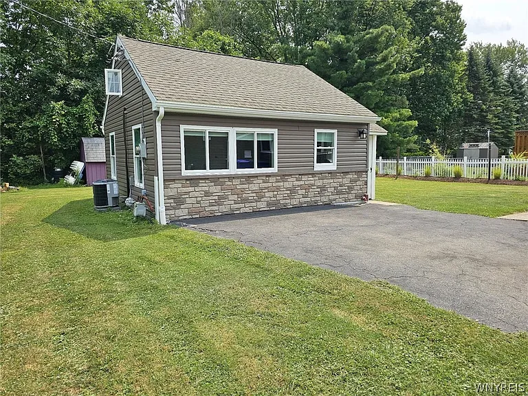6183 Wright Pl — Photo 2