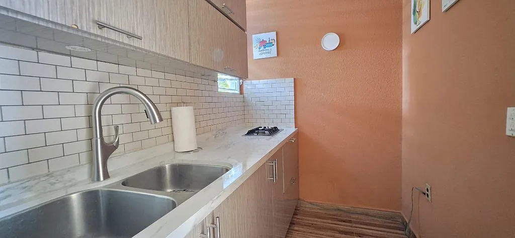 1 bed, 1.0 bath, 300 sqft, $1,000 — Photo 2