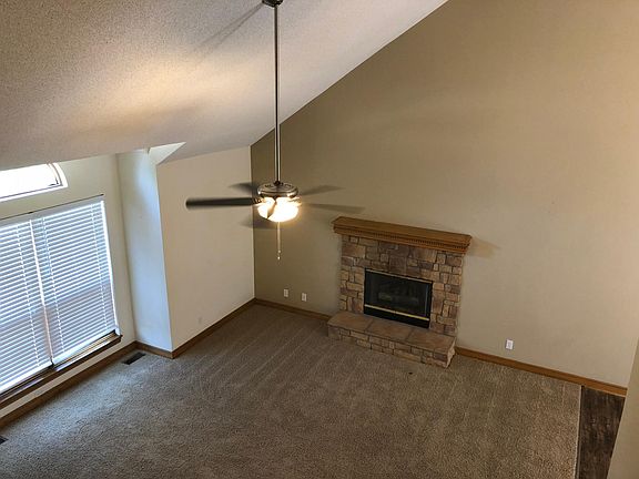 3rd image of 15644 Foster St