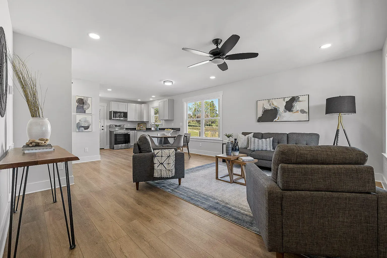 3 bed, 2.5 bath, 1200 sqft, $1,800 — Photo 3