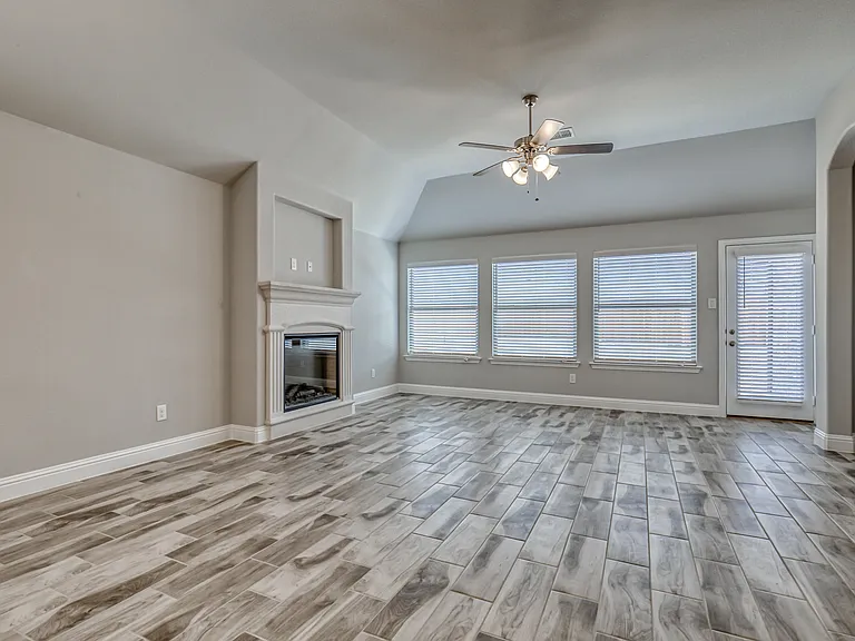 207 Gardenia Dr — Photo 4