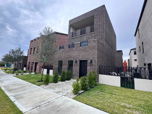 210 Veracruz Dr #102, Laredo, TX 78045