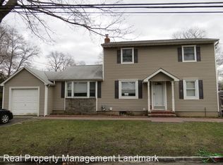 20 Cambridge Ave #1, Melville, NY 11747