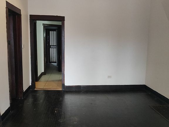 4th image of 3538 W Congress Pkwy