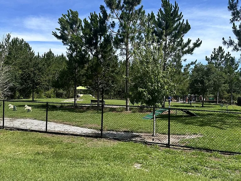 228 Dalton Cir — Photo 35